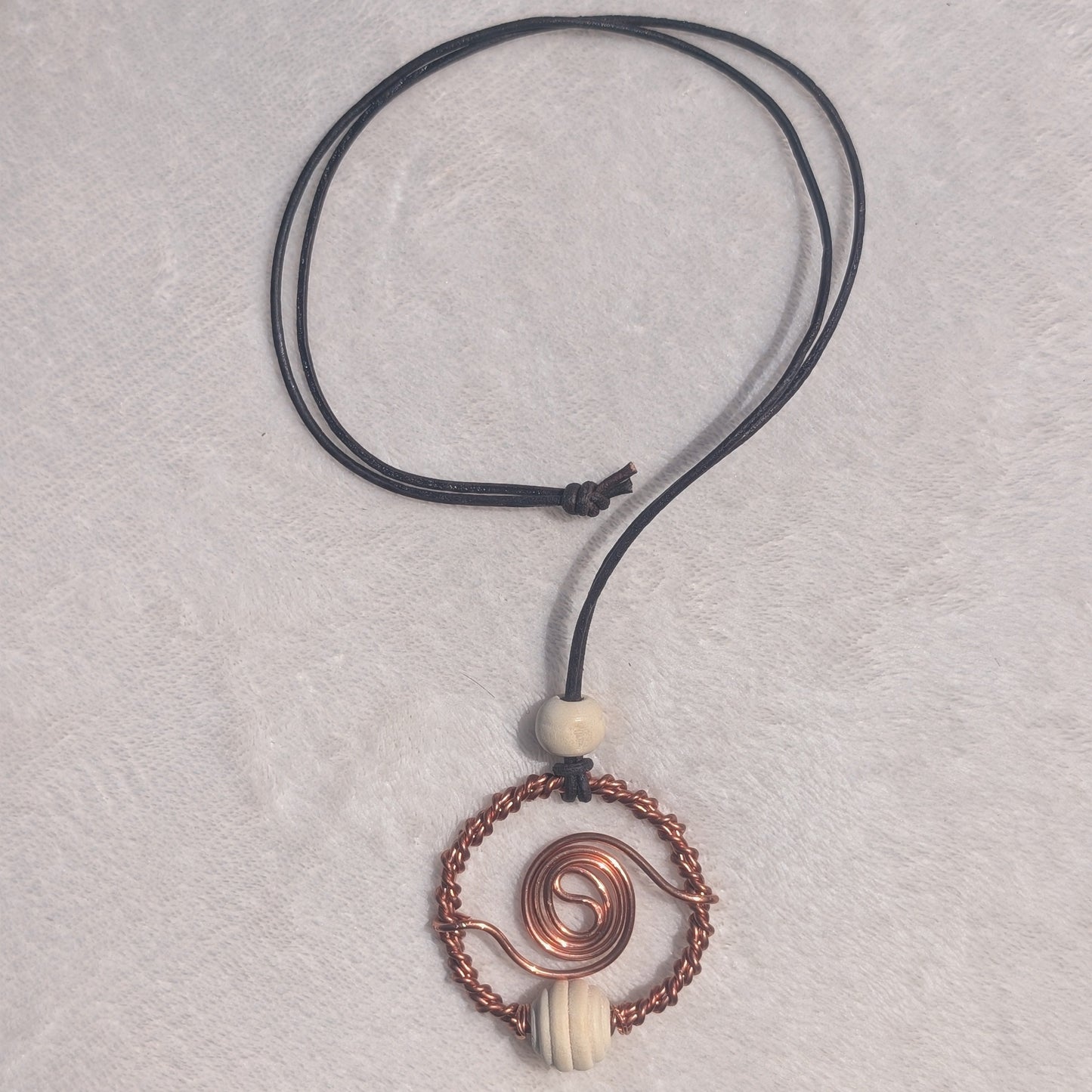 cordon cuir et perle de bois