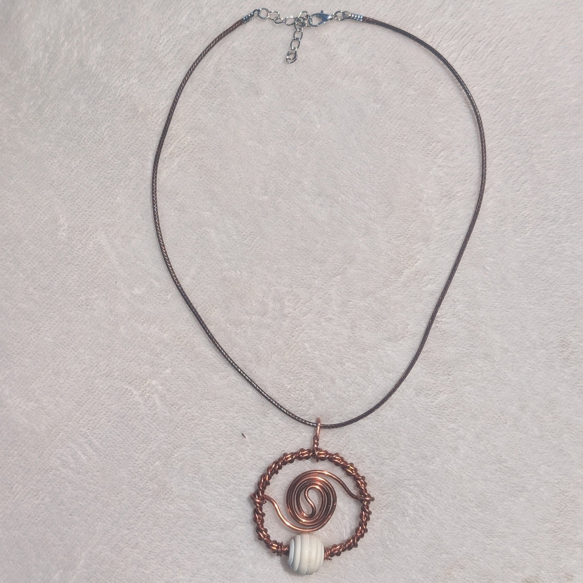 cordon cuir et perle de bois