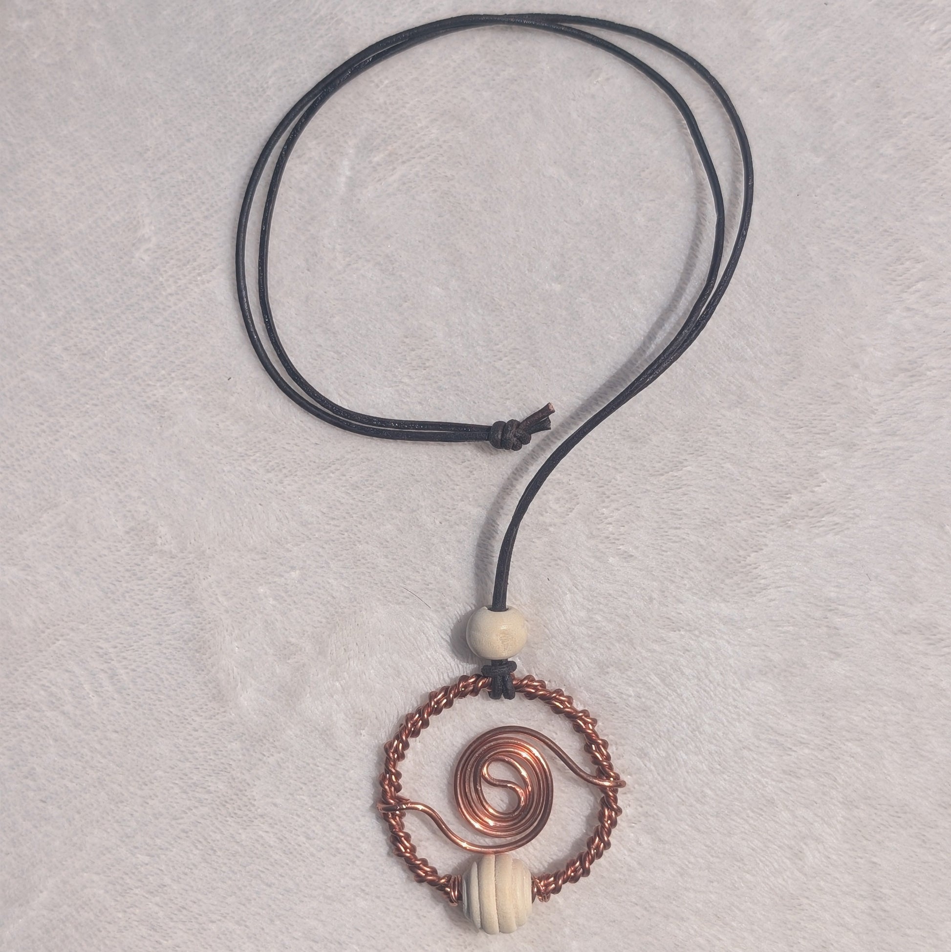 cordon cuir et perle de bois