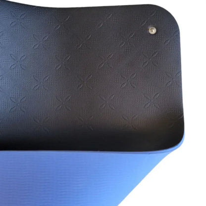 Tapis de yoga mise à la terre noir motif par inalterra.fr